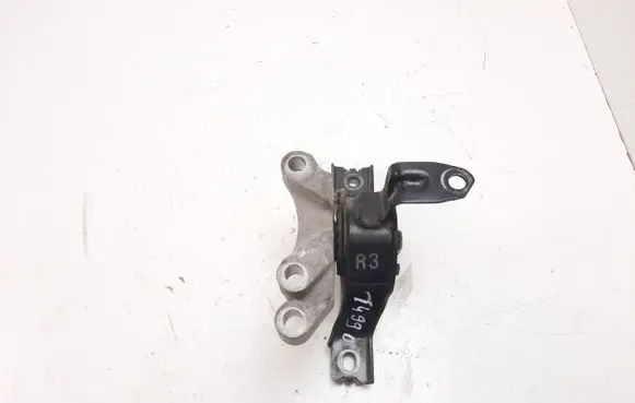 Engine mounting bracket