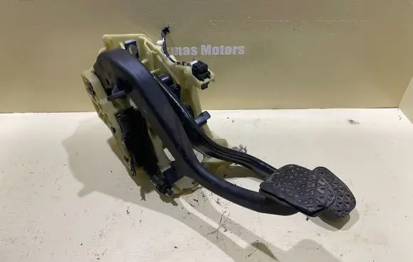 BMW 5 E60 E61 Brake pedal 4010613