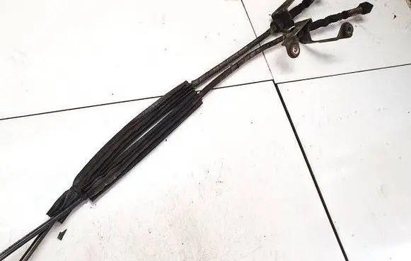 Volkswagen Touran I Gear shift cable linkage 1T0711265B