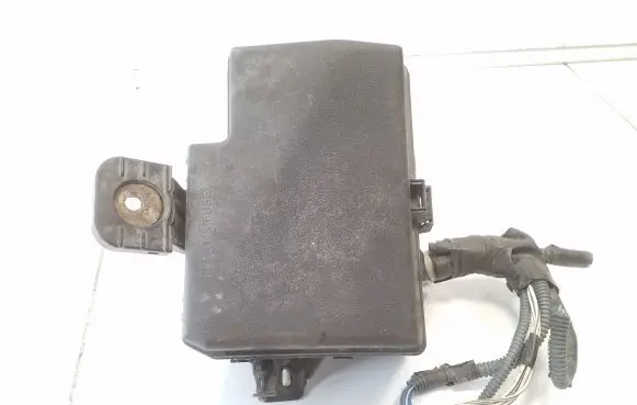 Toyota Yaris Fuse module 821110U021