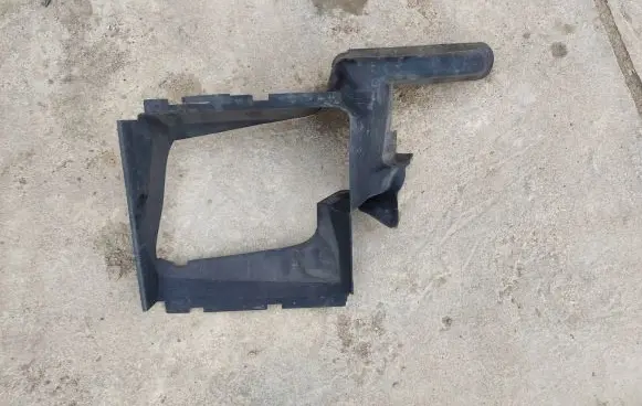 Audi Q7 4L Intercooler air channel guide 4L0117336