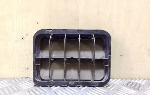 Peugeot 508 Quarter panel pressure vent 9675506980