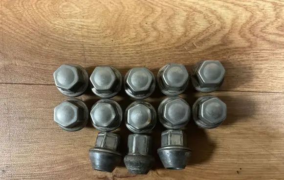 Volvo V50 Nuts/bolts 