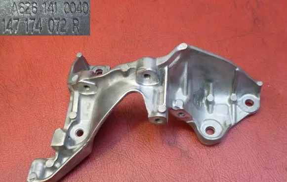 Renault Trafic III (X82) EGR valve cooler bracket 147174072R A6261410040