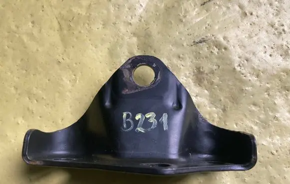 Mercedes-Benz B W245 Engine mount bracket A6401420342