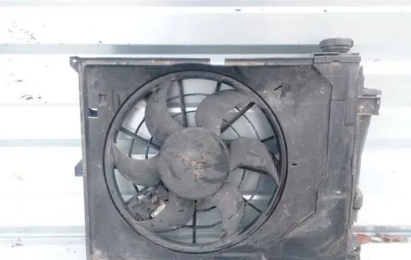 BMW 3 E46 Radiator cooling fan shroud 6904768