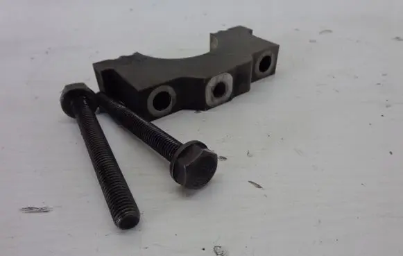BMW 5 E60 E61 Crankshaft Holder 7797928