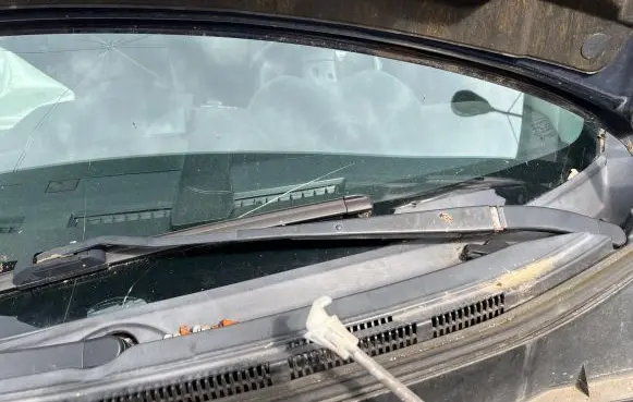 Peugeot 4007 Front wiper blade arm