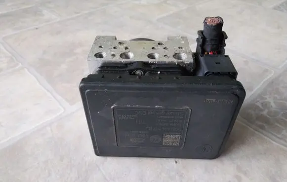 Volkswagen PASSAT B8 ABS Pump 5Q0614517BJ