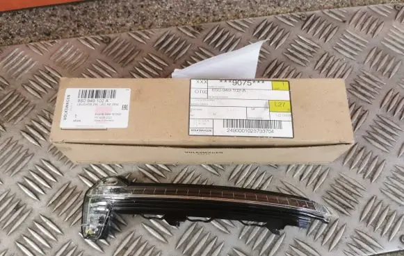 Audi TT TTS RS Mk3 8S Mirror indicator light 8S0949102A