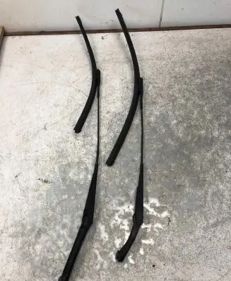 Audi A4 S4 B8 8K Front wiper blade arm 8K1955407 8K1955408