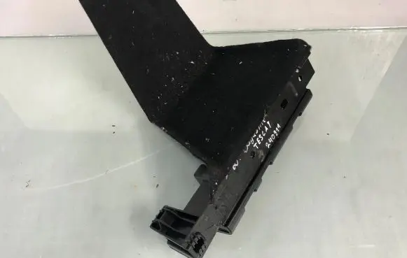 Tesla Model Y Trunk/boot lower side trim panel 1621310-00-B