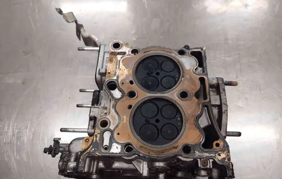Subaru Forester SH Engine head T20D