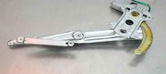 Suzuki Ignis Front window lifting mechanism without motor 83460-76G00