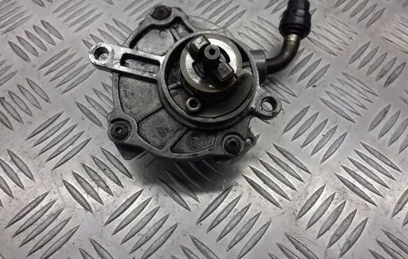 Mercedes-Benz E W210 Vacuum pump A6112300065
