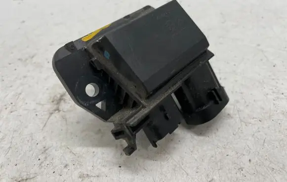 Coolant fan relay