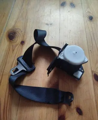 Mazda 3 II Rear seatbelt 0438090