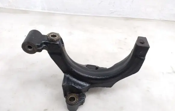 Skoda Karoq Muffler mount bracket/holder 04L131425A