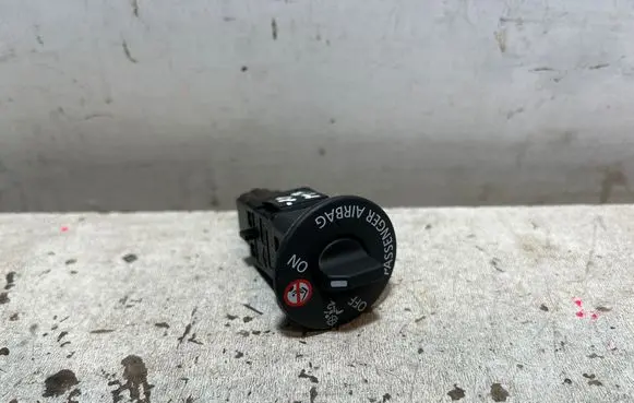 Renault Clio IV Passenger airbag on/off switch 291239 681995290R 160414