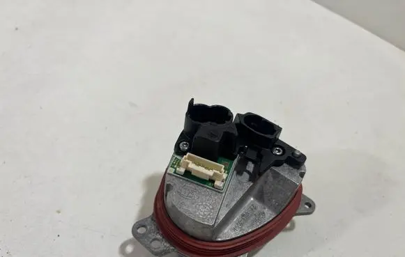 BMW 5 G30 G31 G38 LED ballast control module 23508302R