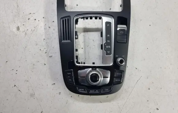 Head unit multimedia control