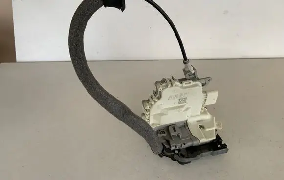 Audi Q7 4M Front door lock 8J1837016F