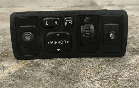 Toyota Avensis T250 Wing mirror switch 777669