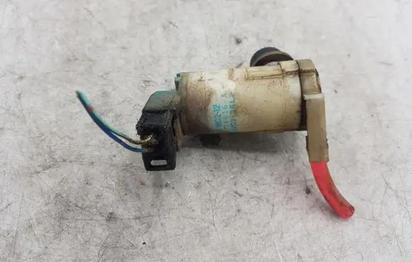 Nissan X-Trail T30 Windscreen/windshield washer pump 2224616A