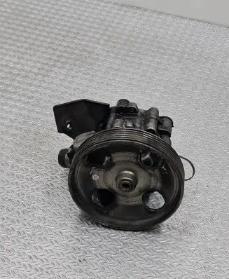 Peugeot Partner Power steering pump 9637000880