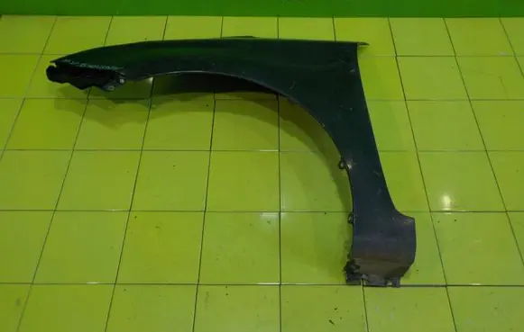 KIA Carens III Fender PRZOD LEWY