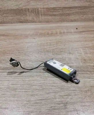 Audi A6 S6 C5 4B Aerial antenna amplifier 4B5035225G 11711501