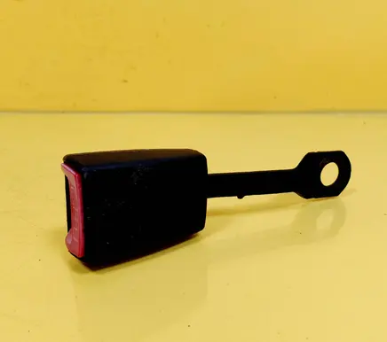 Front seatbelt buckle