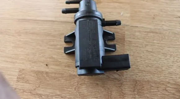 Volkswagen Sharan EGR valve 1K0906627D