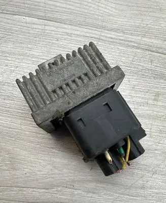 Volvo S40, V40 Glow plug pre-heat relay 7700115078