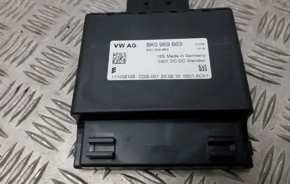 Audi A3 S3 A3 Sportback 8P Voltage converter/converter module 8K0959663