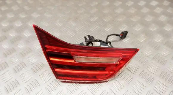 Tailgate rear/tail lights