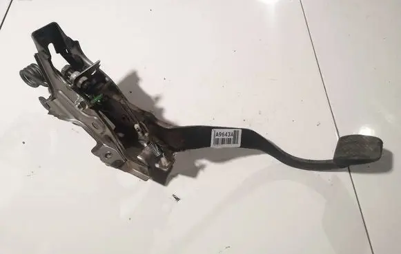 Toyota Auris 150 Clutch pedal 