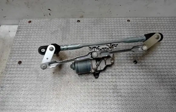 Fiat 500E Front wiper linkage and motor MS1592008650 0329A