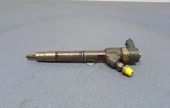 Hyundai i30 Fuel injector 338002A900