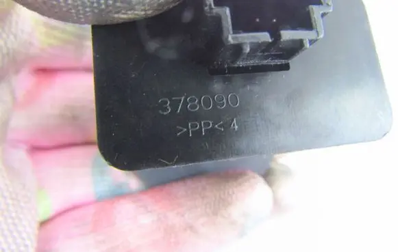 Passenger airbag on/off switch