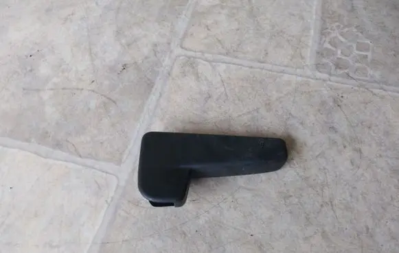 Volkswagen PASSAT B8 Engine bonnet (hood) release handle 3C2823533