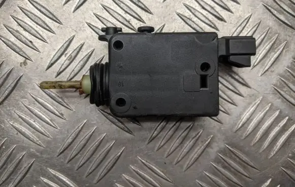 Opel Astra G Central locking motor 90589918 605420 1101215