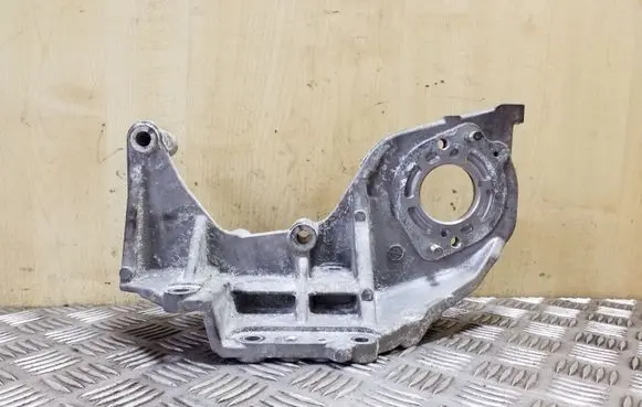 Mazda 6 Generator/alternator bracket 