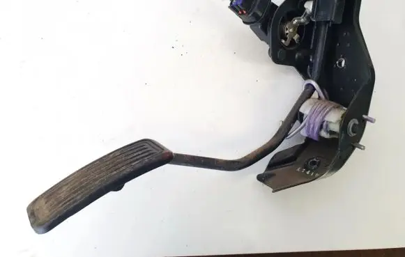 Toyota Corolla Verso AR10 Accelerator throttle pedal 7811135030 78111-35030