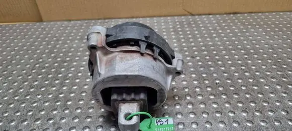 BMW 5 G30 G31 G38 Engine mount vacuum valve 8482772