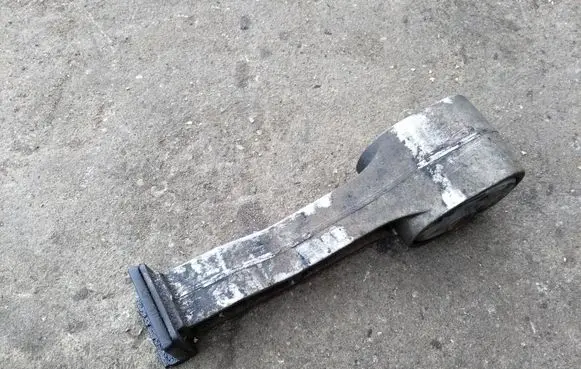 Seat Alhambra (Mk1) Gearbox mounting bracket