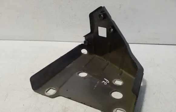Jeep Cherokee Fender mounting bracket 4122184D