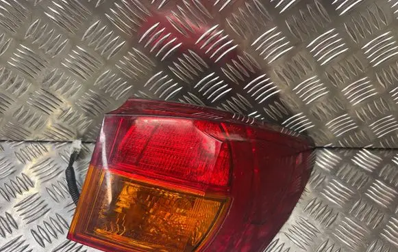 Lexus IS 220D-250-350 Rear/tail lights I0900737