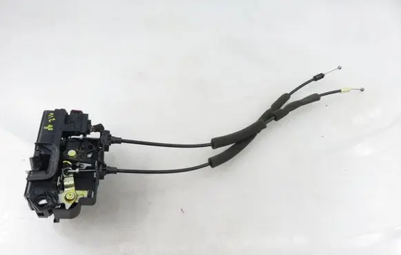 Chevrolet Captiva Front door lock 
