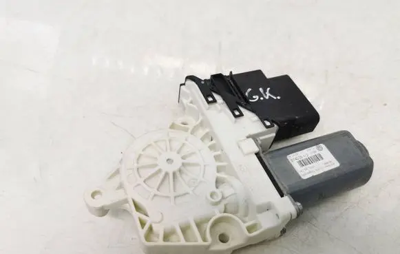 Volkswagen PASSAT B6 Front door window regulator motor 1K0959703P 984064323 974225112